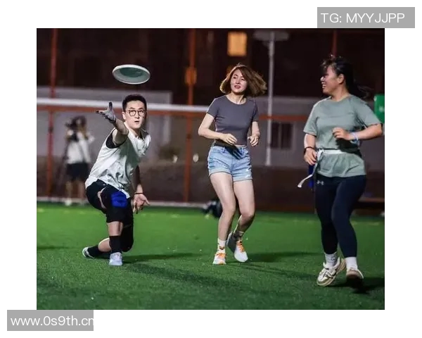 杭州飞盘队配合引发热议球迷对战术争论不断